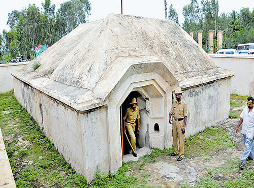 The second line between the two cities will not cover a 1.7-km stretch near Srirangapatna where Tipu Sultan's armoury is being shifted out. DH FILE PHOTO