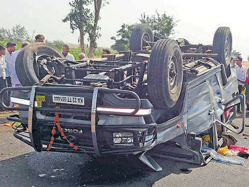 Tragic The Trax Cruiser which overturned near Telsang village in Athani taluk in Belagavi district on Thursday killing four people. DH PHOTO