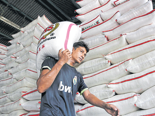 Rice mills in Raichur district used to supply 50 lorry loads of rice to Tamil Nadu daily. DH FILE&#8200;PHOTO