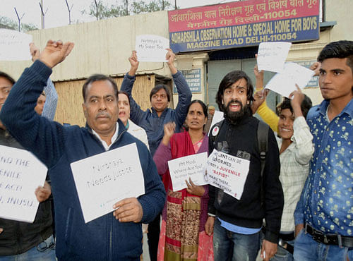 ABVP activists along with Nirbhaya's parents staging a protest against the release of juvenile delinquent in Nirbhaya Case, in New Delhi on Saturday. PTI Photo