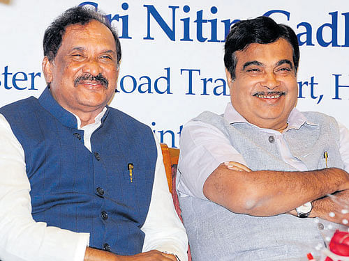 Bengaluru Development Minister K&#8200;J&#8200;George and Union Road Transport and Shipping Minister Nitin Gadkari at an interactive session on 'Transportation Challenges of Bengaluru' on Wednesday. dh photo