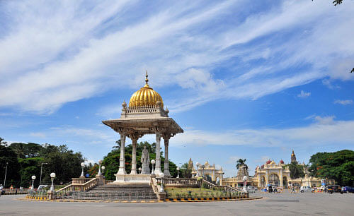 One of the prime reasons for Mysuru to retain the No.1 slot in a survey on cleanliness and sanitation, commissioned by the Union&#8200;Urban&#8200;Development Ministry to gauge the impact of Swachh Bharat Mission, is its strong solid waste management system.  DH file photo