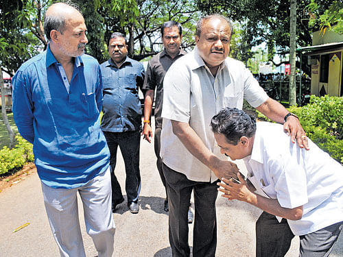 JD(S)&#8200;nominee&#8200;K&#8200;T&#8200;Srikantegowda seeks blessings of JD(S)&#8200;state president&#8200;H&#8200;D&#8200;Kumaraswamy before filing his nomination papers for the Council elections, outside the regional commissioner's office in Mysuru on Monday.