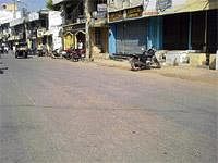 Effect: Shops and other establishments remained closed in Raichur on Thursday. DH Photo