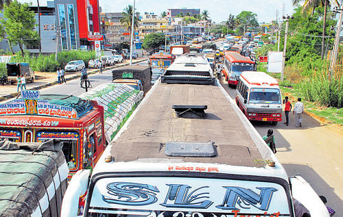 Vehicles stranded on the Bengaluru-Mysuru highway  following a protest by farmers near Ramanagara on  Monday. dh photo