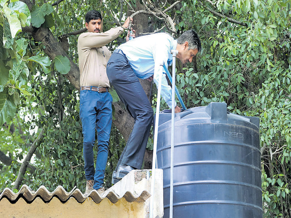 Officials inspect the roof of the toilet on the court complex in Myusru, where an explosion occurred on August 1. DH photo