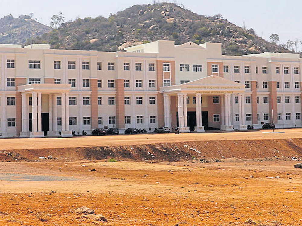 Chief Minister Siddaramaiah has announced that Chamarajanagar Institute of Medical  Sciences (in pic), along with the government medical colleges at Kodagu and Karwar, will start functioning from 2017-18 academic year. DH FILE PHOTO
