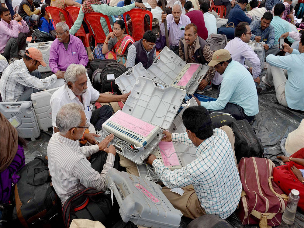 The plea, filed by the AAP as also by Mohd Tahir Hussain who is a candidate in the MCD elections, has contended that the EVMs to be used in the polls were obsolete and open to tampering. Photo Credit: PTI