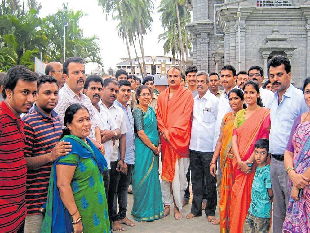 Union Minister Ananth Kumar and wife Tejaswini visit Sharadamba Temple at Sringeri on Thursday. MLAs&#8200;D&#8200;N&#8200;Jeevaraj and Sunil Kumar seen. DH photo