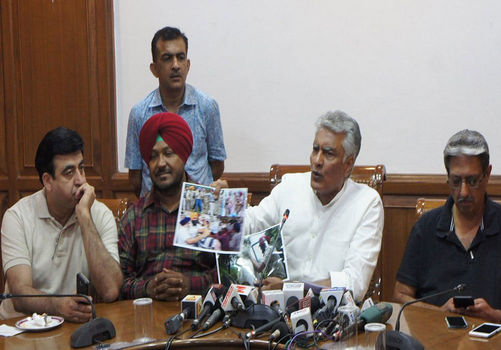 Jakhar accused the Akali Dal and the AAP of colluding in a fixed game before the Assembly Polls. Photo credit: twitter/INCPunjab