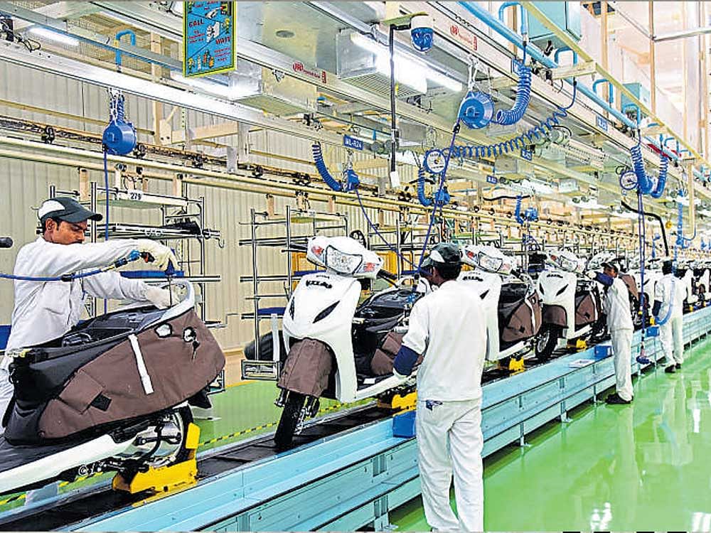 Honda two-wheelers' fourth assembly line at Narasapura plant in Kolar district.  DH Photo/ B H Shivakumar