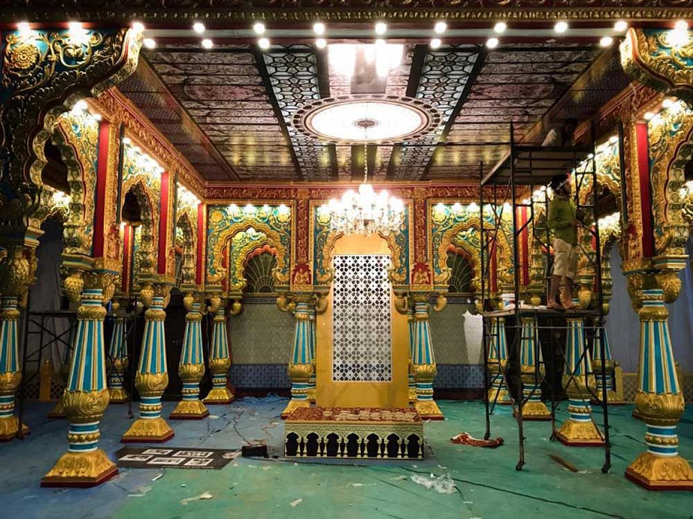 Durbar hall of Mysore Palace recreated in city for Ganesha festival