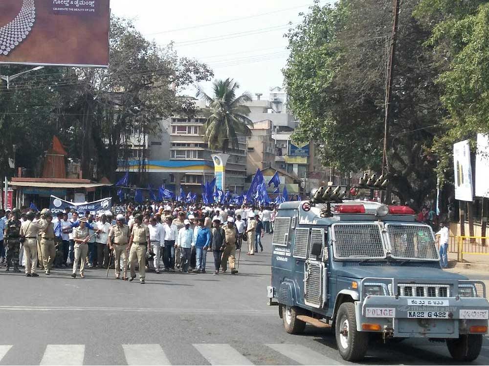 A protest on Wednesday, by various dalit organisations in Belagavi condemning the death of a dalit youth in the Bhima-Koregaon unrest, suddenly turned violent.  DH photo