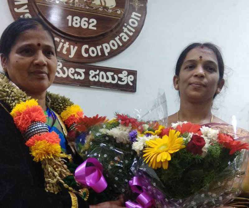 Mayor Bhagyavathy and Deputy Mayor Indira Mahesh