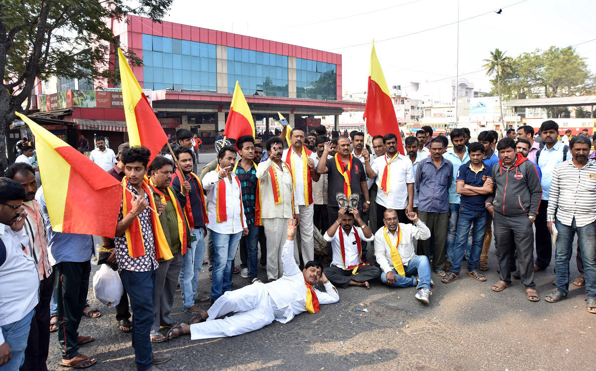 Members of a few Kannada organisations stage a protest during the Karnataka bandh, called to resolve Mahadayi River dispute, at the Suburban Bus Stand in Mysuru on Thursday.