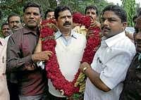Former minister Hartal Halappa being welcomed by his  followers on his arrival at Shimoga on Sunday. KPN