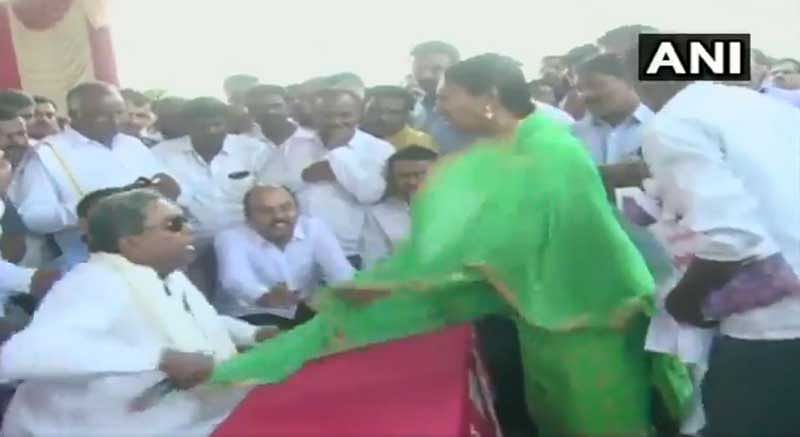 Siddaramaiah was in the village to attend a foundation laying ceremony for a power sub-station, organised by the KPTCL. Screengrab.