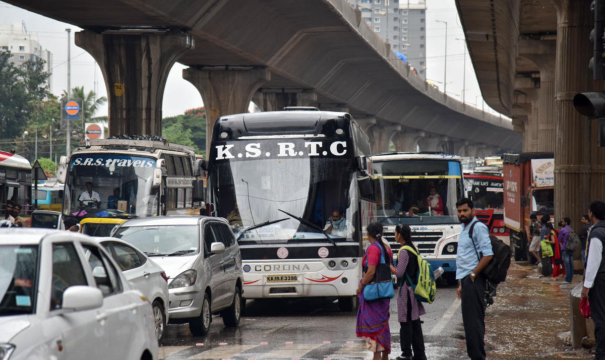 Private contract carriage buses are barred from operating at Peenya, Jalahalli Cross and 8th Mile. DH file Photo