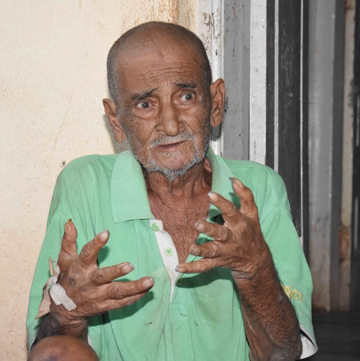Vincent Christine, who was abandoned by his son, has been housed at the orphanage on the civil hospital premises in Dharwad. DH photo