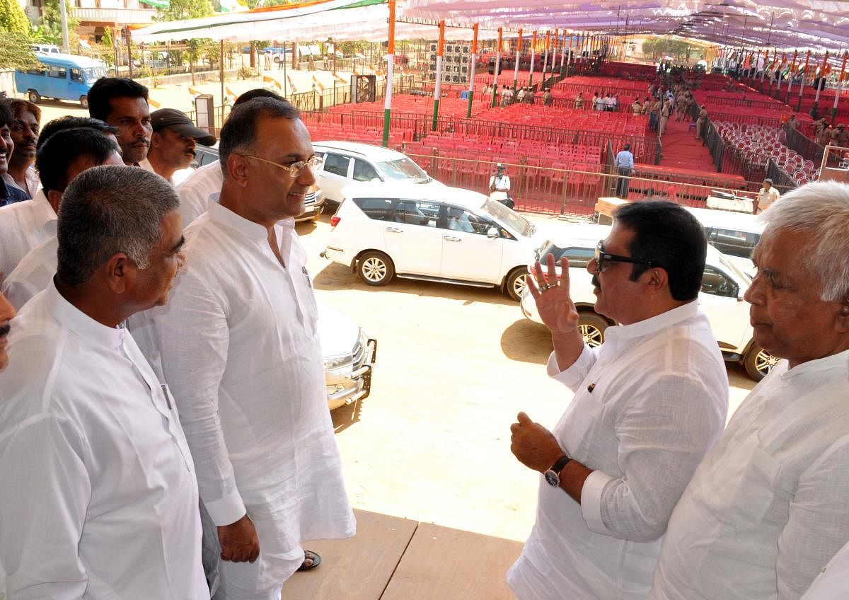KPCC president Dinesh Gundu Rao and District Minister Zameer Ahmed Khan review last-minute preparations for the Parivarthan Rally to be addressed by AICC president Rahul Gandhi, at Municipal Grounds, in Haveri on Friday.