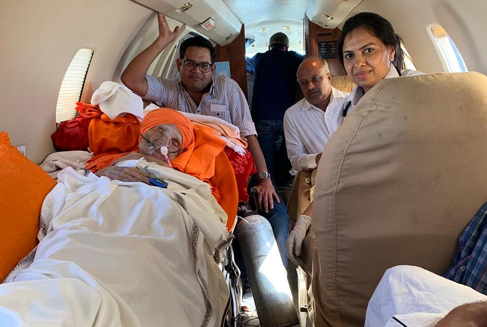 111-year-old senior pontiff of the Siddaganga Mutt seer Shivakumara Swami airlifted to Chennai from HAL airport in an air ambulance for further treatment. (DH Photo)