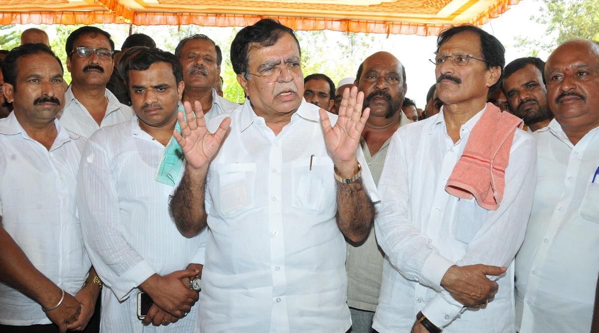 Former MLA K N Rajanna (centre) and senior Congress leaders during a well-wishers meeting convened by MP S P Muddahanumegowda (second from right) in Tumakuru on Saturday. dh photo