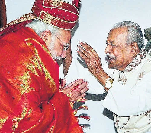 Southern tour: Gujarat Chief Minister Narendra Modi is greeted by Maharaja of Travancore Uthradam Tirunal Marthanda Varma at  his palace in Thiruvananthapuram on Thursday. PTI