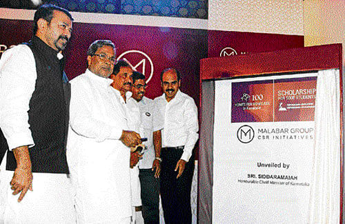 Karnataka CM Siddaramaiah launches CSR activities of Malabar Gold and Diamonds in Bangalore on Thursday. DH&#8200;Photo