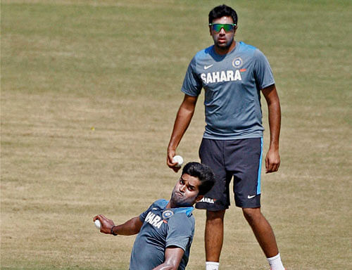 ndian team players R Ashwin and Vinay Kumar bowl during a practice session in Nagpur on Tuesday ahead of the sixth ODI cricket match against Australia. PTI Photo