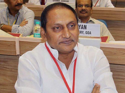 Andhra Pra-desh Chief Minister N Kiran Kumar Reddy on Saturday gave a notice to Speaker Nadendla Manohar, seeking permission to move a resolution urging the President not to forward the AP Reorganisation Bill, 2013, for introduction in Parliament. PTI file photo