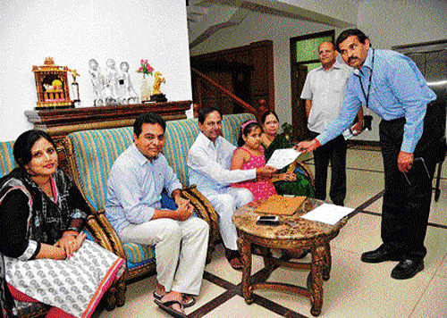 Telangana Chief Minister K Chandrasekhara Rao with his family. DH photo
