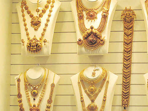 MALABAR GOLD & DIAMONDS NKNG049 Matinee Yellow Gold Precious Necklace Price  in India - Buy MALABAR GOLD & DIAMONDS NKNG049 Matinee Yellow Gold Precious  Necklace online at Flipkart.com
