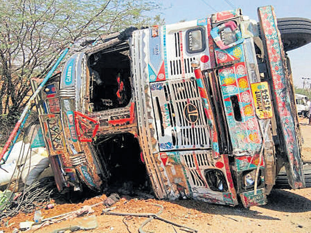 The lorry involved in an  accident at Rampur in  Molkalmur taluk, Chitra- durga, on Saturday.  dh photo