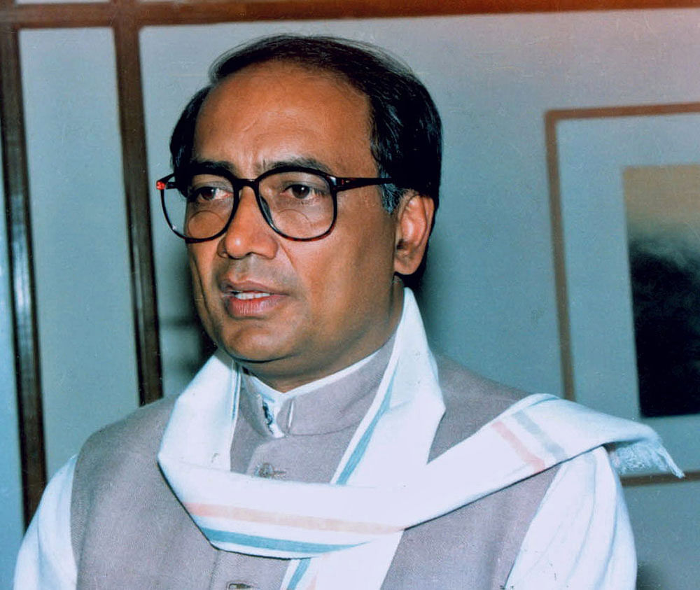 Digvijaya Singh took a jab at the ruling TRS in Telangana, acccusing the party's 'heir' in the drug racket. DH file photo.