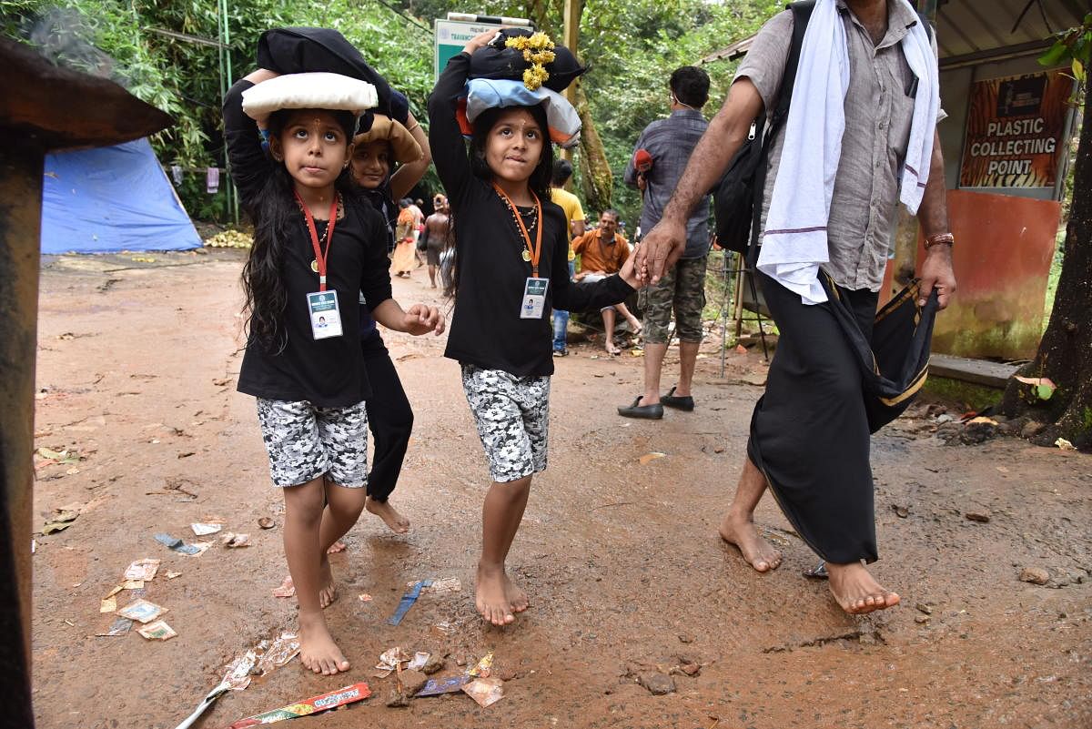 More men are taking along their little daughters to Sabarimala, thinking they may have no chance to make the pilgrimage again till they are 50. DH photos by B H Shivakumar