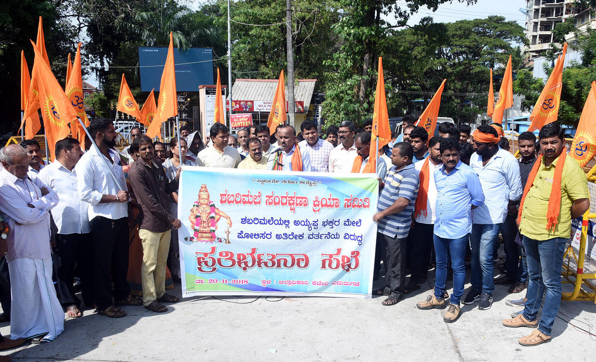 Sabarimala Samrakshana Samiti conducts a protest in front of the DC’s office in Mangaluru on Tuesday, against the Kerala government’s policies in the Sabarimala issue.