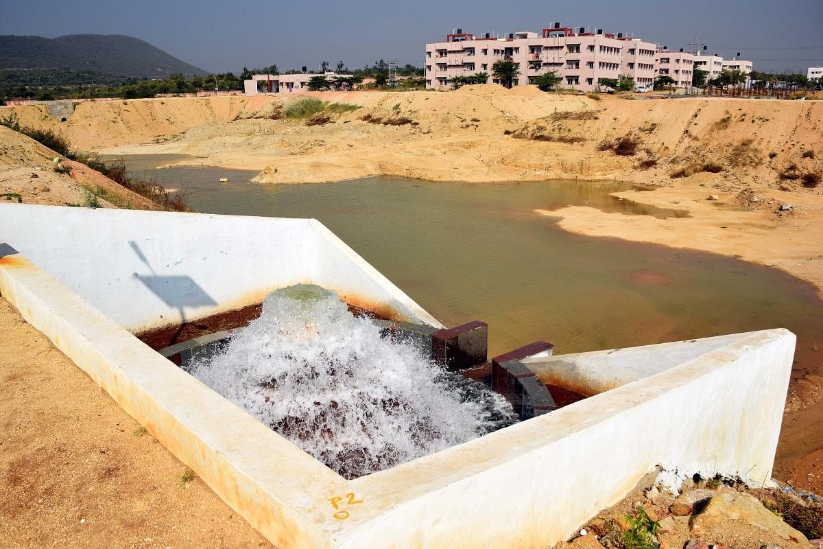 Water from Tungabhadra dam helps fill the tank constructed on the premises of the Karnataka State Reserve Police Training Centre near Koppal. dh photo