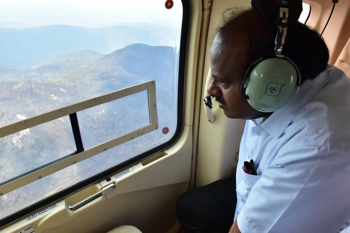 Chief Minister H D Kumaraswamy surveys Bandipur forest fire damage from a helicopter. DH photo.