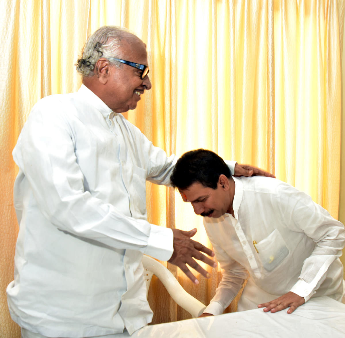 BJP candidate and MP Nalin Kumar Kateel seeks blessings of veteran Congress leader Janardhan Poojary in Mangaluru.