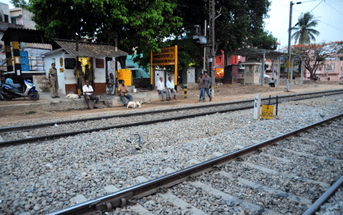 Southern Railways today announced cancellation/partial cancellation of some passenger trains on the Kollam-Ernakulam section as construction work for a subway between Kayankulam and Ochira stations will commence tomorrow. File Photo-DH. For representation