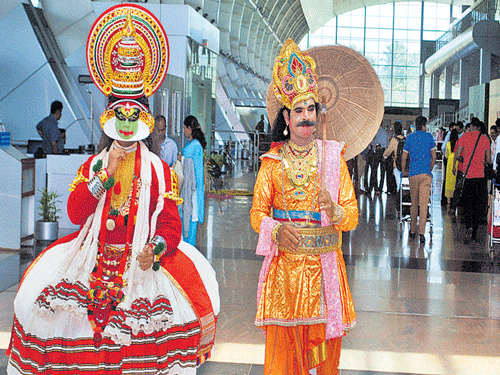 Men dressed as Kathakali artiste and King Mahabali at the Thiruvananthapuram Airport as part of Kerala Tourism's initiative, on Thursday. Special arrangement