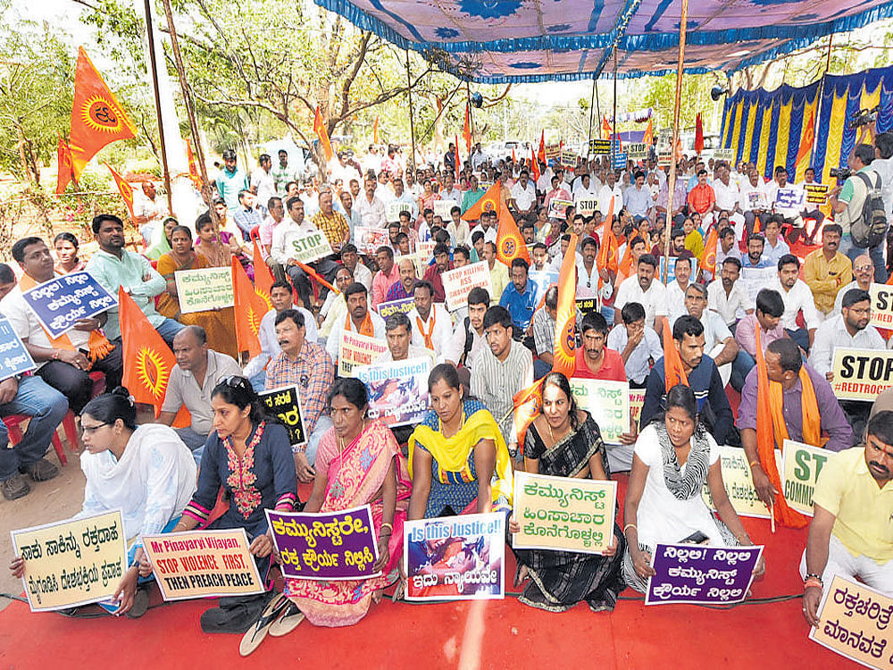 BJP workers stage a protest near Deputy Commissioner's office in Mysuru on Wednesday, condemning recent attacks on  Hindu outfits and members of Sangh Parivar by Communists in Kerala. DH photo