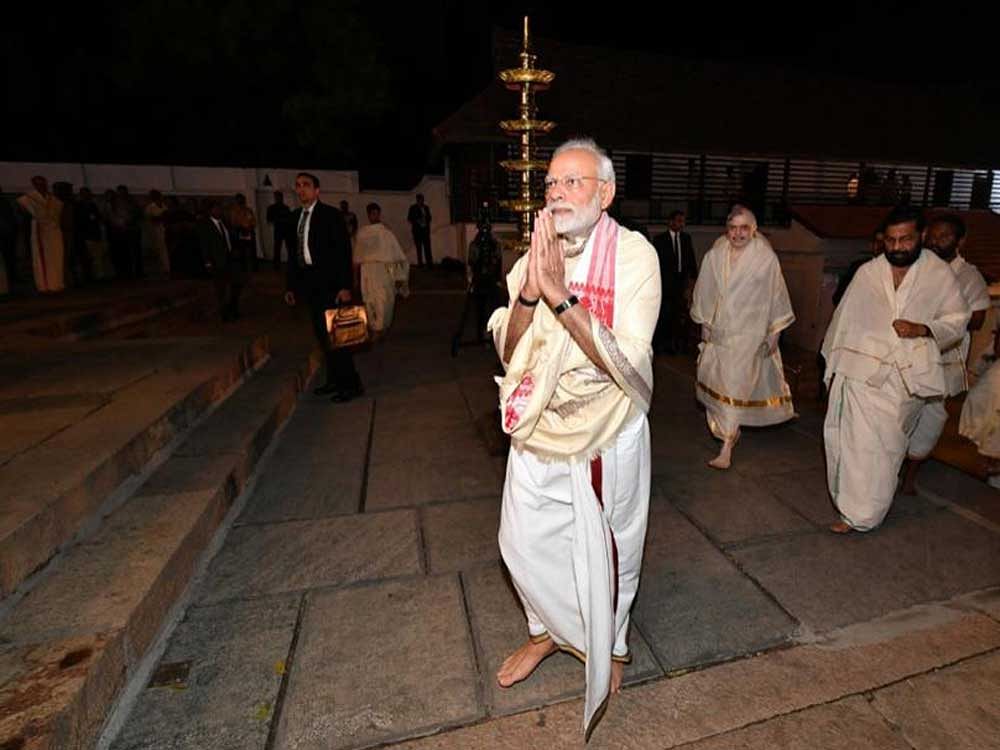 Prime Minister paying darshan at Sree Padmanabha Swamy Temple, Thiruvananthapuram. DH photo