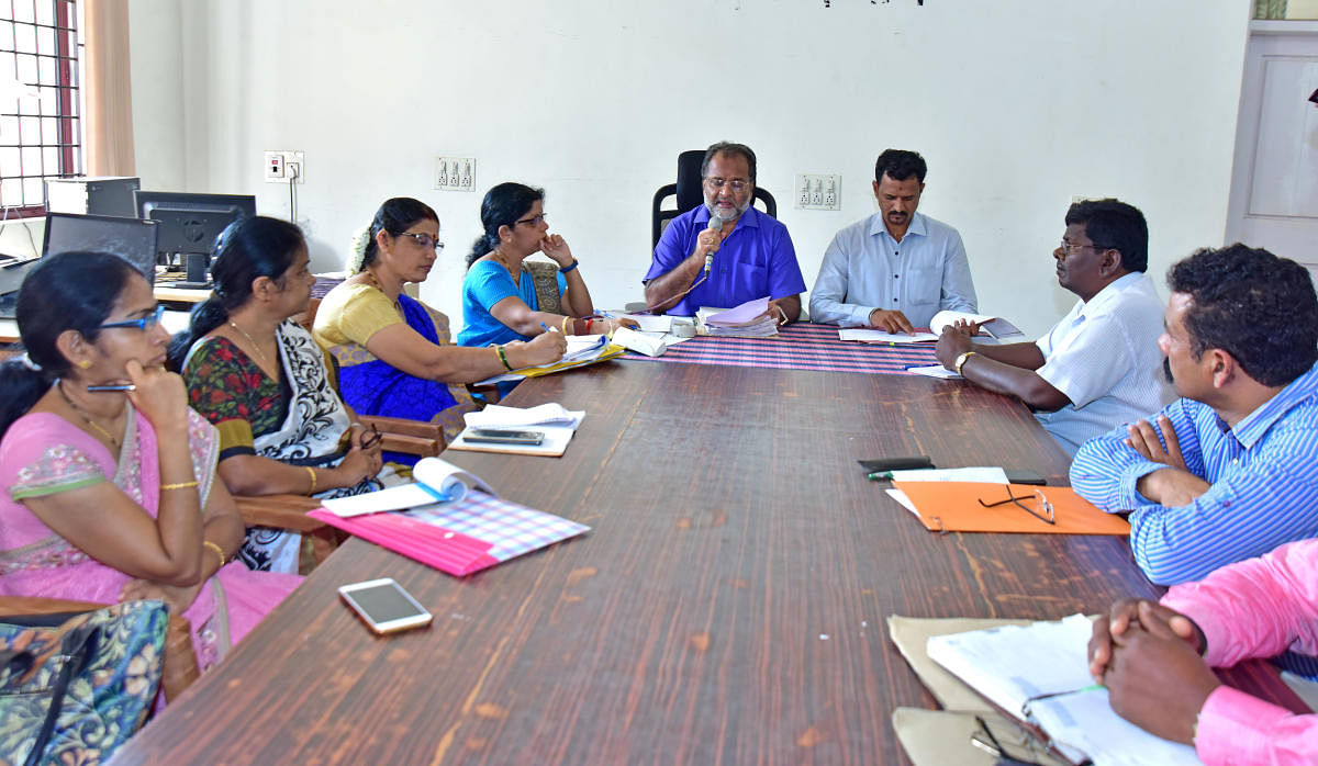 Mangaluru Tahsildar Guruprasad chairs a SC/ST grievance redressal meeting at Mini Vidhan Soudha in Mangaluru on Monday. Taluk Panchayat Executive Officer Raghu Alanahalli looks on.