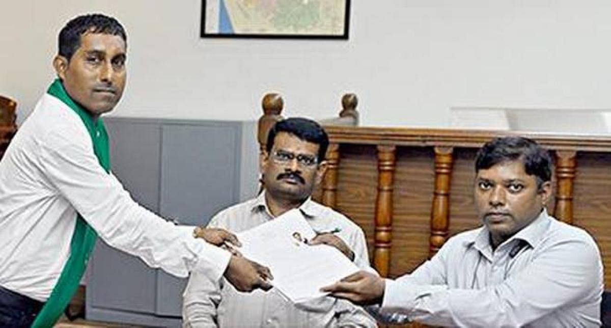 Supreeth Kumar Poojary is seen filing the nomination papers on Loktantrik Janata Dal ticket with the District Election Officer and Deputy Commissioner Sasikanth Senthil S in the DC’s office, Mangaluru.