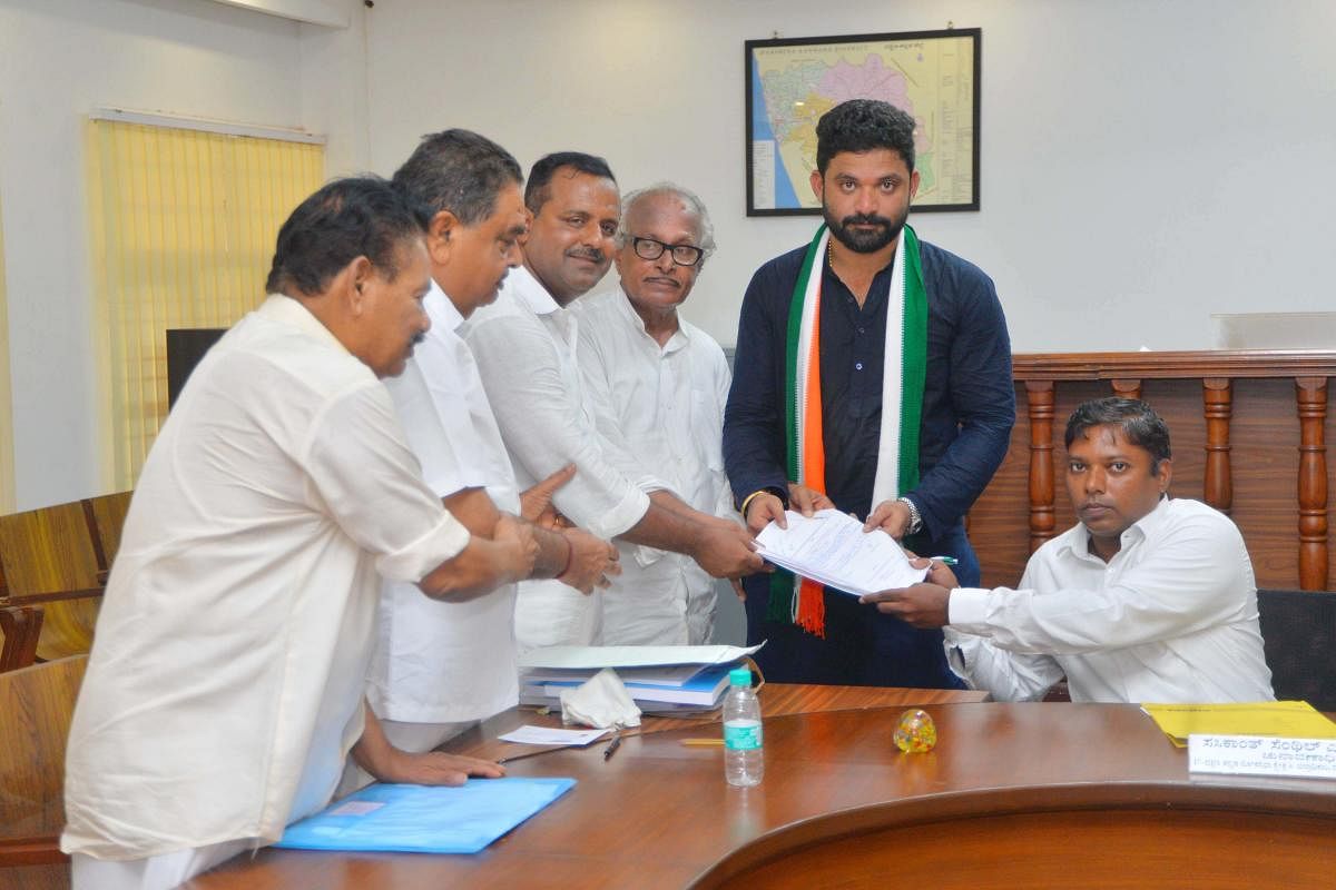 Congress candidate from Dakshina Kannada Lok Sabha constituency Mithun Rai submits nomination to Deputy Commissioner Sasikanth Senthil in Mangaluru on Monday. He was accompanied by former ministers Amarnath Shetty, Ramanath Rai, District in Charge Ministe