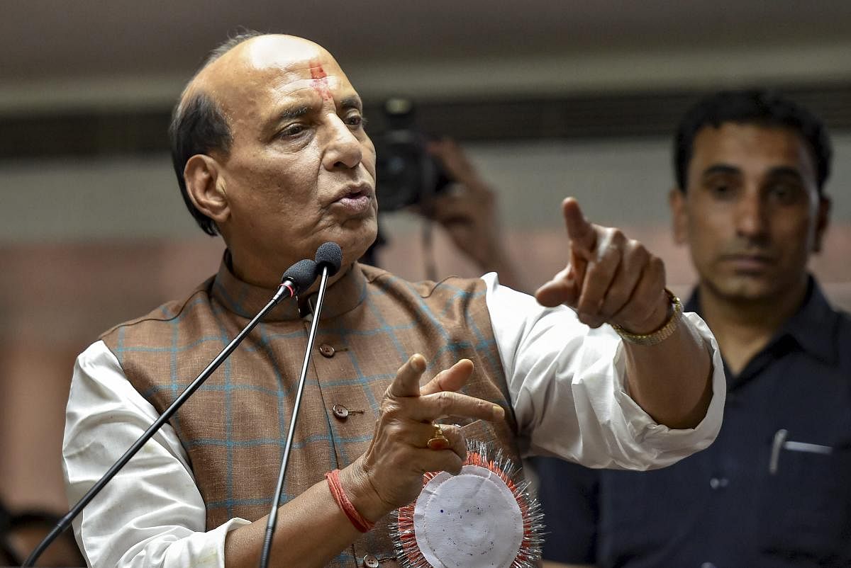 Lucknow: Union Home Minister and BJP candidate from Lucknow Lok Sabha seat Rajnath Singh addresses during 'Holi milan samaroh', in Lucknow, Sunday, March 24, 2019. (PTI Photo/Nand Kumar) (PTI3_24_2019_000050B)