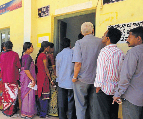 Nearly 40 percent voting was recorded by afternoon in the 10 Lok Sabha constituencies in Madhya Pradesh, which went to polls Thursday, officials said. DH photo