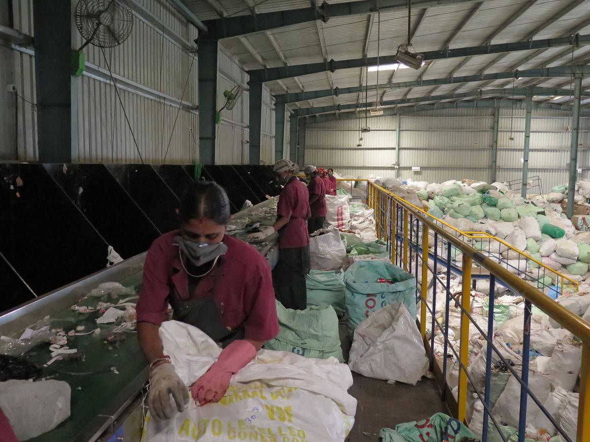 Women sort trash at the Saahas zero waste management facility at Jigani on March 27, 2019. DH PHOTO/AKHIL KADIDAL