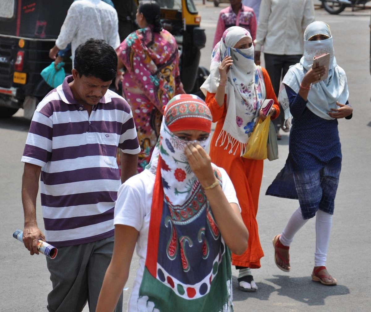 Women cover their faces to overcome intense heat in Vijayapura. dh photo